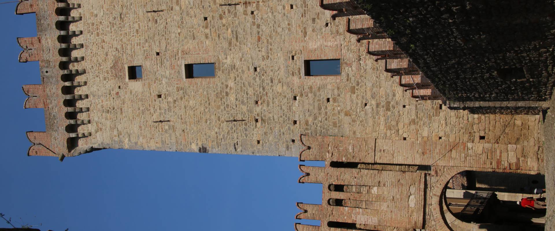 Castello di Vigoleno (Vernasca), rivellino e mastio 01 photo by Mongolo1984